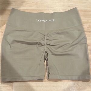 Alphalete Amplify Shorts 4.5” - Linen